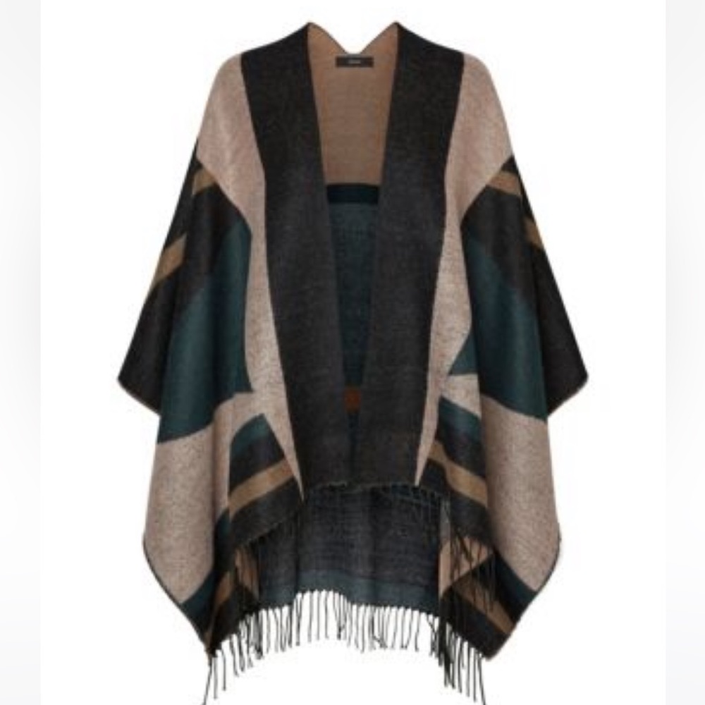 Gorgeous Mann Poncho